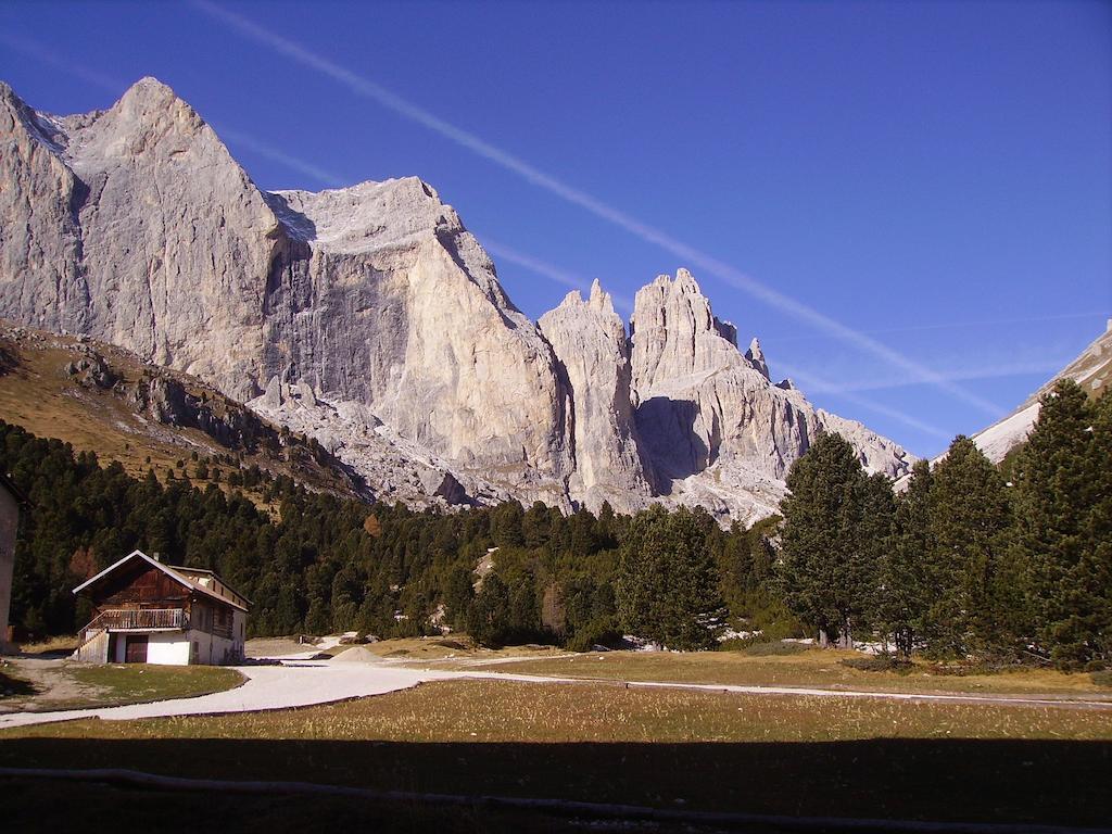 Rifugio Gardeccia Huette Pozza di Fassa Ngoại thất bức ảnh