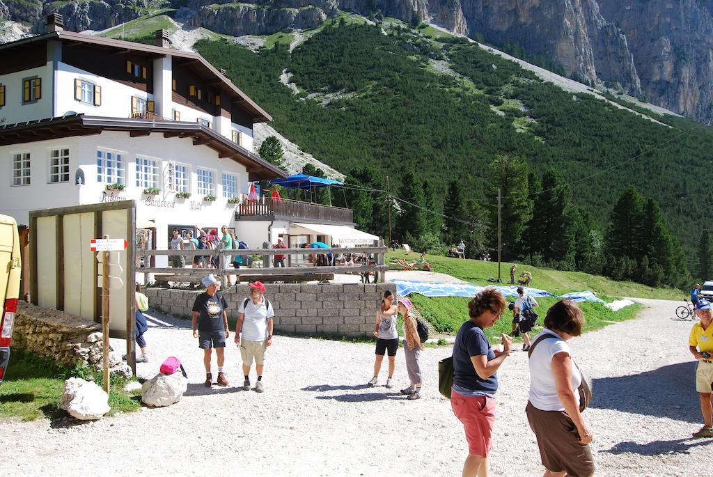 Rifugio Gardeccia Huette Pozza di Fassa Ngoại thất bức ảnh